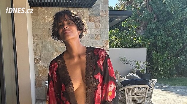 Zatraceně sexy. Herečka Halle Berry oslavila 60. Kašlu na to, vzkázala
