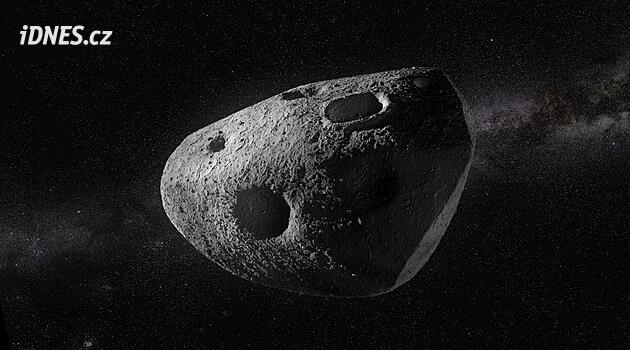 Asteroid by v klidu proletěl kolem Země. Vesmírný odpad mu v tom ale může bránit