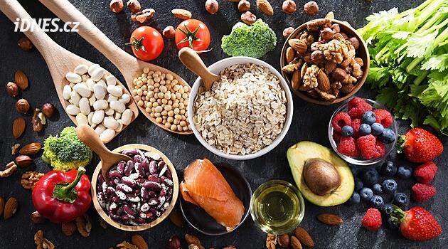 30 potravin, které pomáhají snižovat cholesterol. Zařaďte je do jídelníčku