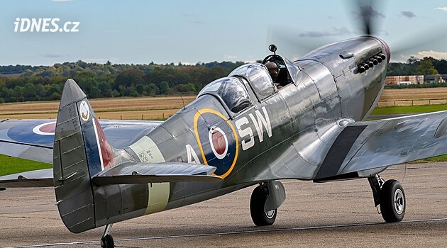 Symfonie motorů Merlin. Duxford oslavil 90. výročí Spitfiru ve velkém stylu