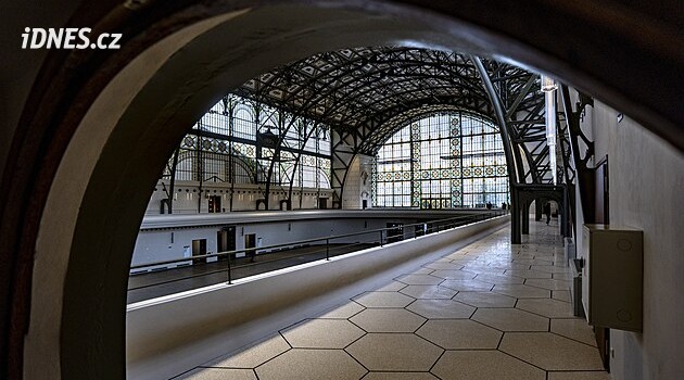 Architekt k Průmyslovému paláci: Stropní malba montovaná poslepu i odstranění komunistické hvězdy.