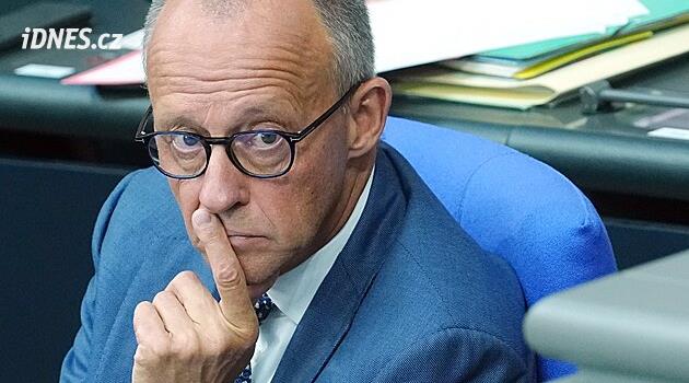 Tlak na Merze roste. Kancléř ruší svou cestu na Valné shromáždění OSN