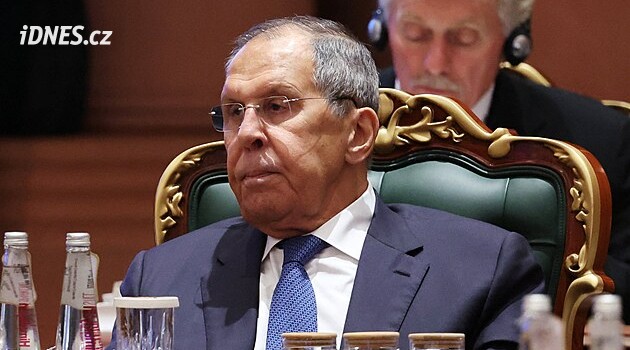 Rusko boje na Ukrajině během mírových jednání nezastaví, prohlásil Lavrov