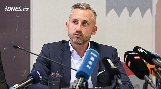 Jsem pro výrobu zbraní, budou třeba při deportaci migrantů, prohlásil lídr AfD