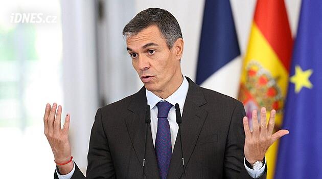 Španělský premiér Sánchez vyhlásil uprostřed masivních protestů předčasné volby
