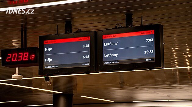 Stihnete ještě příští metro? Kvůli běžcům na eskalátorech se mění odpočet na displeji
