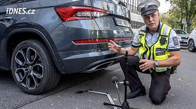 Praha nasadila první mobilní hlukoměr. Policie s ním odhaluje nelegálně upravené výfuky