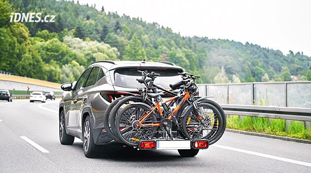 Služební auto i soukromě: kdo platí palivo, mýto, parkování a škodu při nehodě