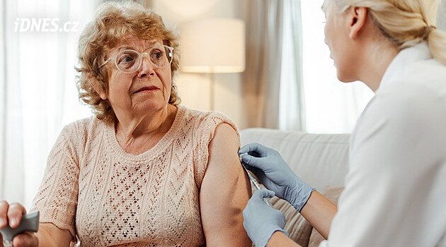 Očkování má smysl i v 80. Senioři potřebují prevenci stejně jako malé děti