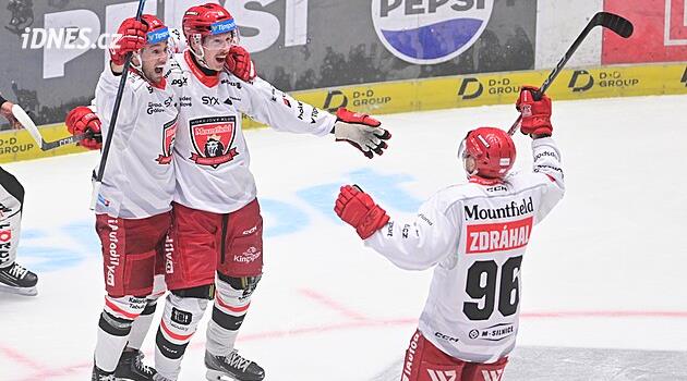 Hradec v derby skolil mistra, Sparta uspěla na Hané. Rulík zvládl debut, slaví i Litvínov