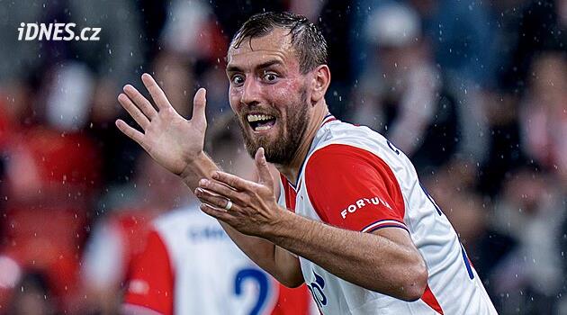 Slavia - Plzeň 2:1, hektický závěr, ve 101. minutě rozhodl Chorý z opakované penalty