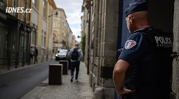 „Všude Arabáci, neg...“ Policistu vyhodili ze strany Le Penové kvůli rasistickým výrokům
