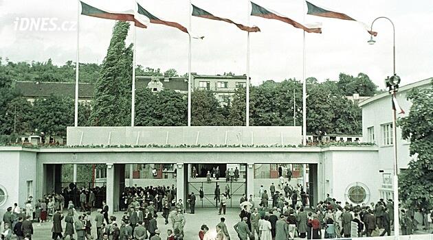 Roku 1956 nuda v Brně nebyla. Svět spatřil spartaka bez střechy, RTO i prase