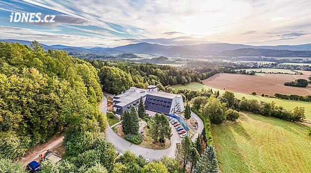 Legendární hotel Diana ve Velkých Losinách opět slouží hostům. Prošel velkou rekonstrukcí