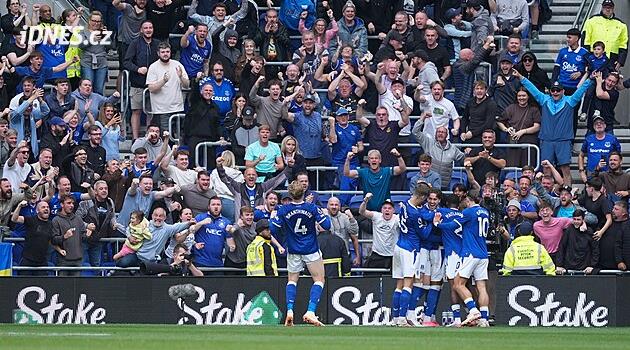 ONLINE: Manchester United v závěru přišel o vedení na Evertonu, teď londýnské derby