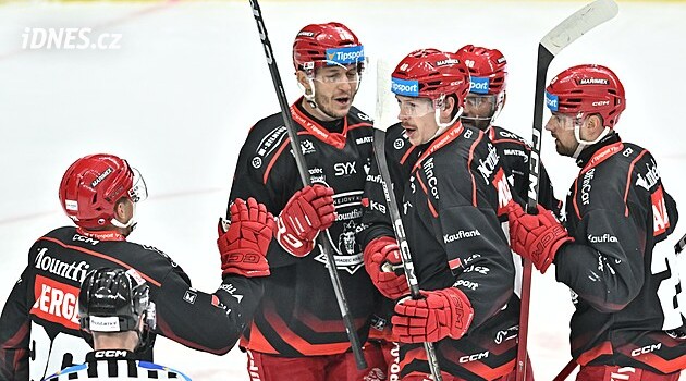 Photo: iDNES.cz Třinec Faces Hradec Králové in Tipsport Extraliga Match