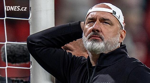 Trpišovský: Hořké, smutné, ale hráči mají můj obdiv. Zůstat v jedenácti, vyhrajeme