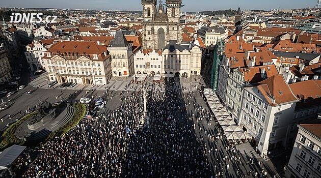 Milion chvilek svolal demonstrace za ČT a ČRo. Napřed v Brně, pak v Praze