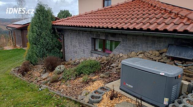 Elektrocentrály poháněné plynem jako pojistka proti blackoutu. Mají čistší provoz a palivo je dostupnější.