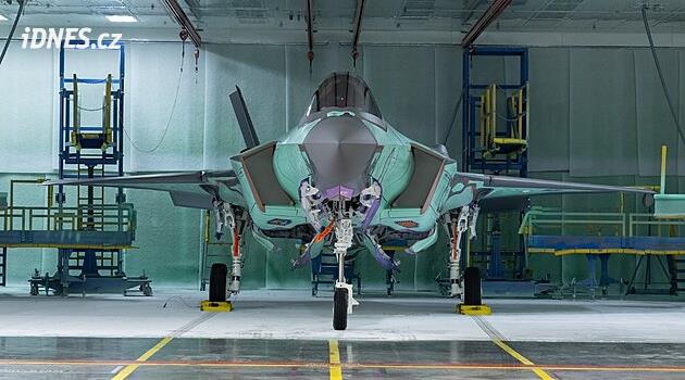 První letoun F-35 pro Luftwaffe ve vzduchu. Výrobce ho předá Německu za týden