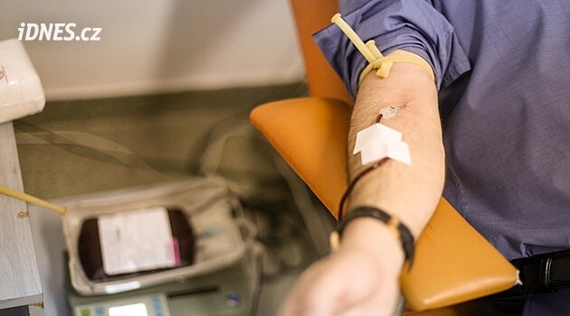 Rumunsko odměňuje dárce krve vyšším úrokem. Získalo už miliardy lei