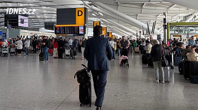 Britská letiště kvůli problémům řízení provozu zrušila přes 2000 letů