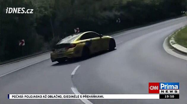 Extrémně nebezpečná jízda v Ústí. Řidič driftoval za plného provozu, máme video