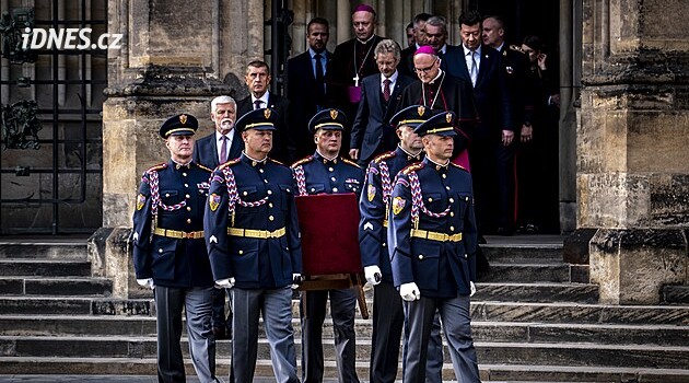 Slavnostní vyjmutí korunovačních klenotů 2026: Z Korunní komory je vyzvedne sedm klíčníků