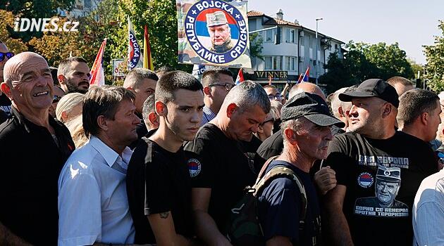 Lídry EU šokoval pohřeb Mladiče. Zpochybnili cestu Srbska do Unie