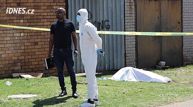 U letiště už našli těla několika žen. Byly polonahé, Johannesburg obchází strach