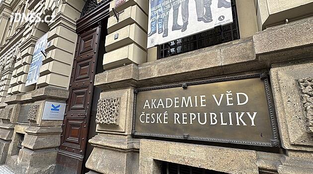Policie zasahuje v sídle Akademie věd, řeší fiktivní dohody