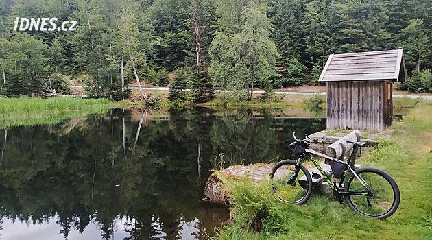Šumavské pastorále na bicyklu. Zaniklé vesnice, zapomenutá údolí a Lipno z druhé strany