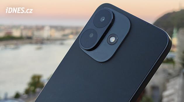 Smartphone a powerbanka v jednom. Přitom to na první pohled nepoznáte. Cena je fajn