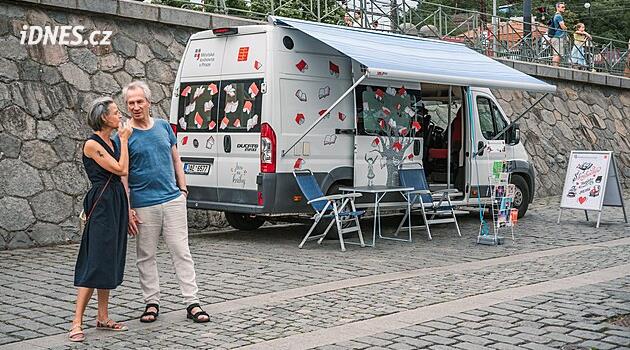 Předčítání známých autorů i nevydaných kousků. PID připravuje celodenní program literatury