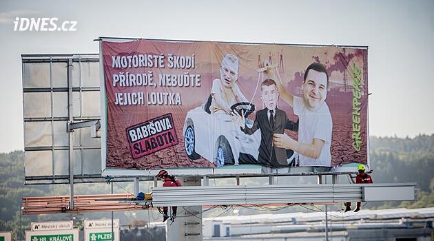 Zelení džihadisté, trvdí Macinka. Greenpeace překryla billboard ANO, aby kritizovala jeho stranu