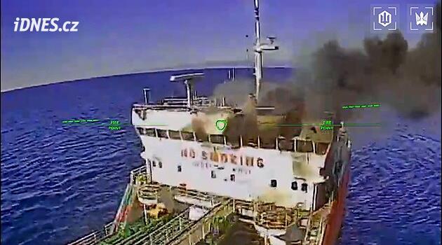 Ukrajinský dron unikal palbě a stejně zasáhl tanker, vrtulníku přímo pod nosem