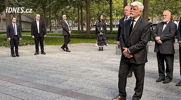 Zlu nelze ustupovat, řekl Pavel v New Yorku. U hrušně přeživších uctil oběti 11. září