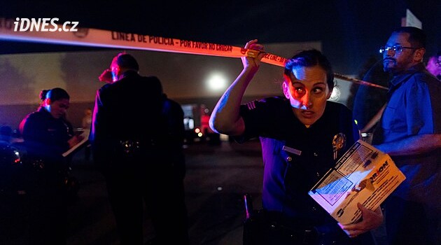 Vrtulník NBC v Los Angeles informoval o tragické nehodě autobusu, pak se sám zřítil.