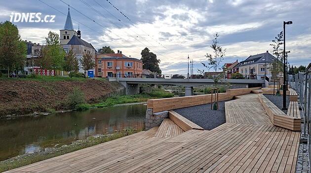 Nábřeží Bečvy zútulnila náplavka, podle opozice ale není dost odolná proti povodním