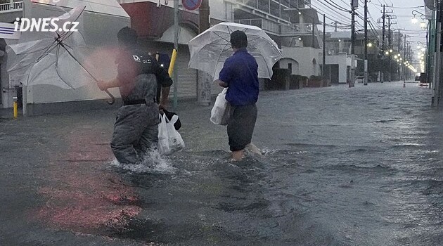 Tajfun Dujuan si v Japonsku vyžádal čtyři oběti, bez proudu jsou tisíce domů