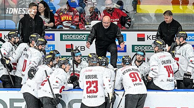 Tápání Sparty, úkaz Červenka i povzbuzení pro Motáka. Co přinesl úvod extraligy