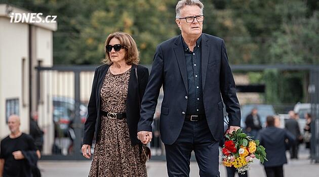 Skvělý chlap a parťák. Plejáda osobností přišla dát sbohem Richardu Tesaříkovi