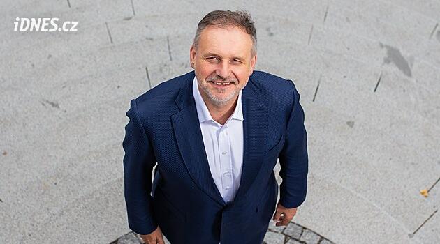Komunální volby 2026 v Hradci Králové: Senátor Jan Holásek má podporu Martina Kuby