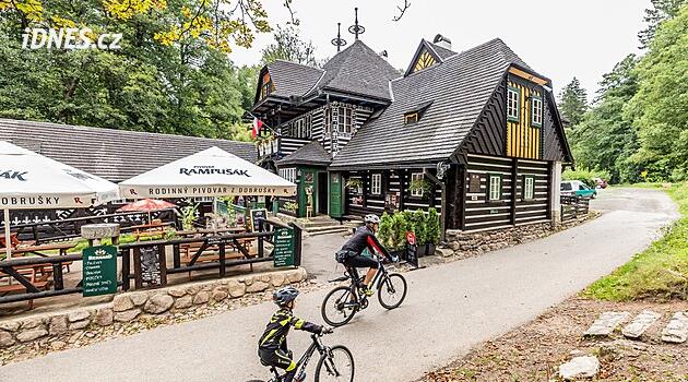 Bartoňova útulna od Jurkoviče má nové komíny, památka i údolí Peklo láká turisty