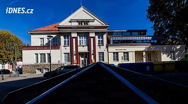 V Jičíně otevřeli rekonstruovanou knihovnu. Čtenáře nadchne přednáškový sál i letní terasa