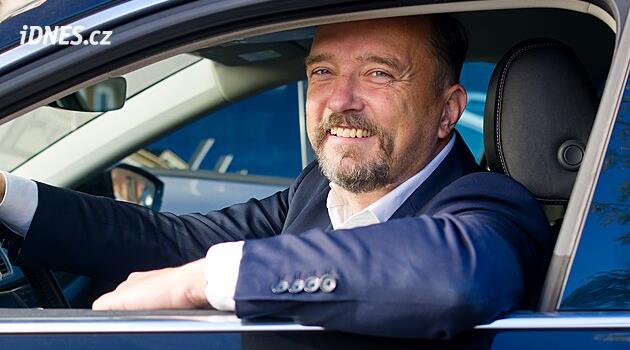 Plzeň má drahé jízdné, deset obvodů nepotřebujeme, tvrdí lídr Motoristů