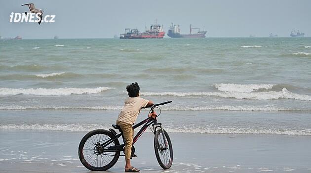 Vývoz neíránské ropy přes Hormuz se vrátil na předválečnou úroveň