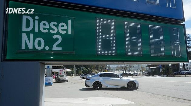 Rekord. Ceny nafty v USA přesáhly šest dolarů za galon
