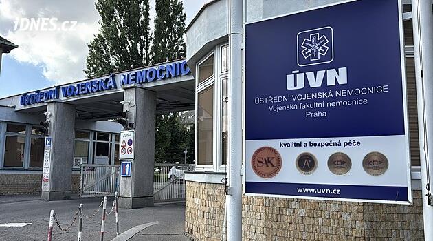 Policie zasahuje v Ústřední vojenské nemocnici, zadržela tři bývalé a současné náměstky