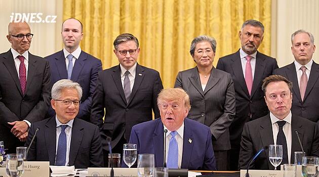 Trump podepsal s lídry AI dohodu o regulaci. Chce jmenovat zmocněnce
